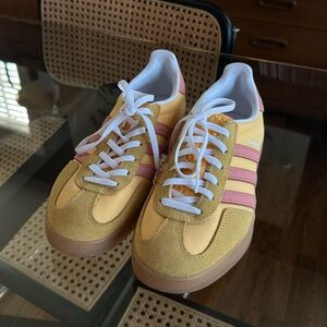 adidas gazelles / yellow + pink / coral